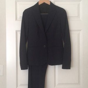Theory suit size 2 (navy)
